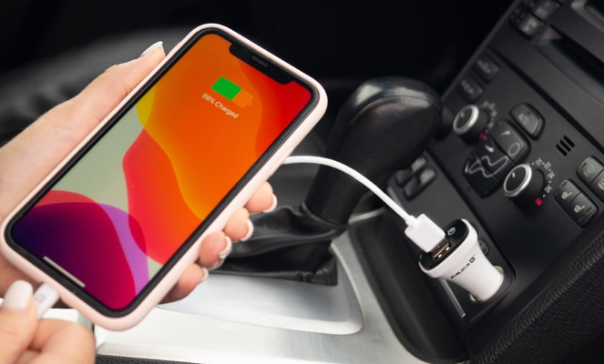 Evelatus universaalne kiirlaadija