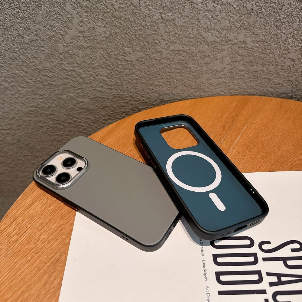 Back panel cover Evelatus Apple iPhone 16 Pro PC NeoCase with MagSafe Brown