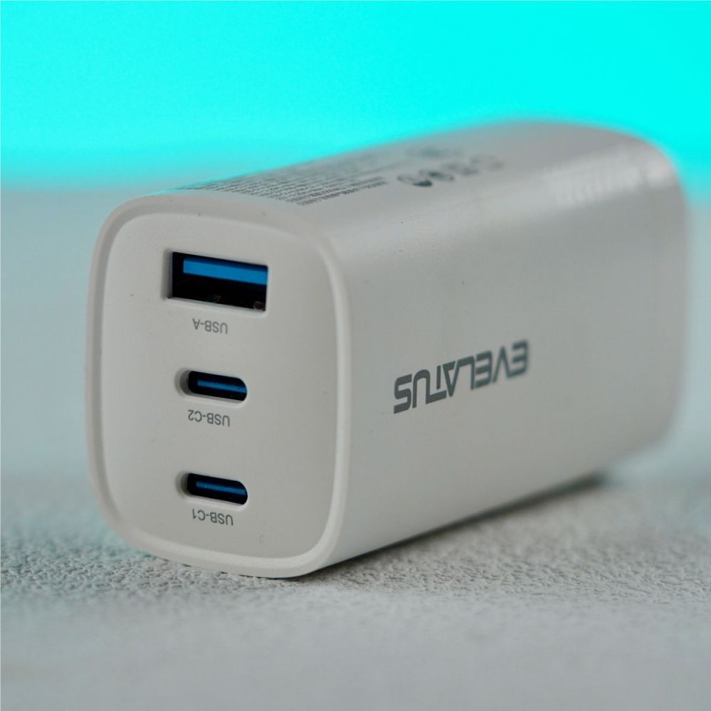 Adaptrid Evelatus 65W Max Fast Charger CN USB-C1/USB-C1/USB-A White