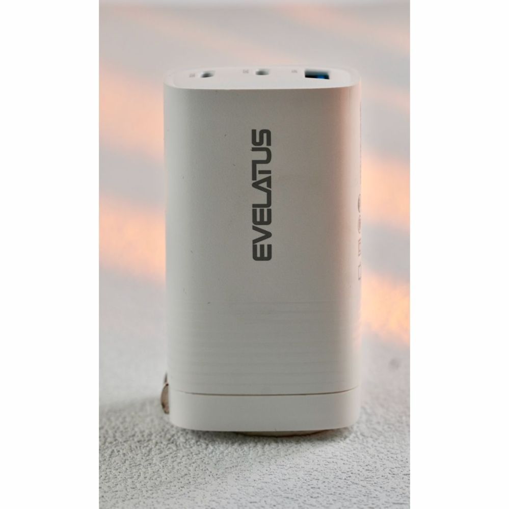 Adaptrid Evelatus 65W Max Fast Charger CN USB-C1/USB-C1/USB-A White