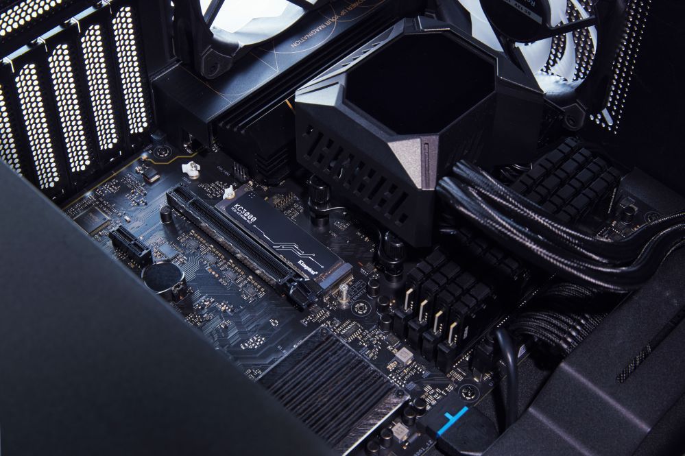 Kõvaketas SSD Kingston KC3000 2048GB PCIe 4.0 SSD