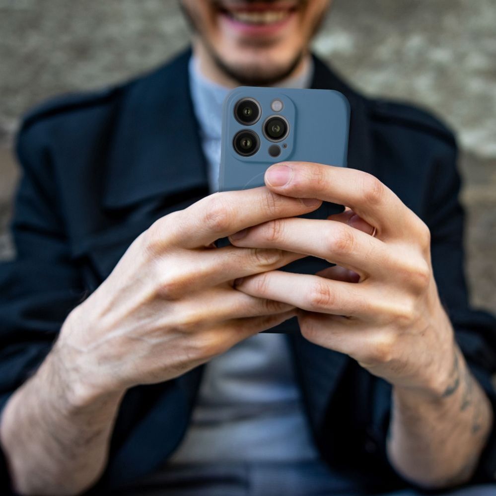 Tagakaaned OEM - SILICONE MAG COVER case compatible with MagSafe for IPHONE 16 blue