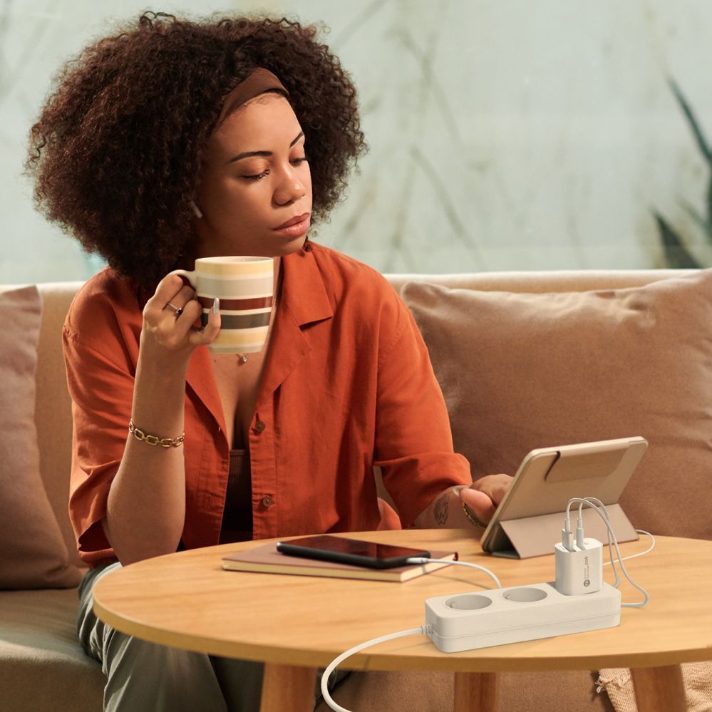 Adaptrid Hurtel A6MaxL 20W USB-A USB-C Wall Charger with 1m USB-C - Lightning Cable - White