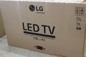 Monitor LG  SALE OUT.  43UN640S0LD 43“ 3840x2160/300cd/m2/ HDMI RF |  USED, MISSING PLASTIC HOLDERS AND ORIGINAL REMOTE CONTROL 